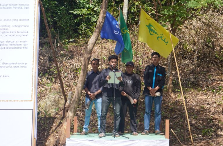 Masyarakat Lampuuk Gelar Kenduri Raya