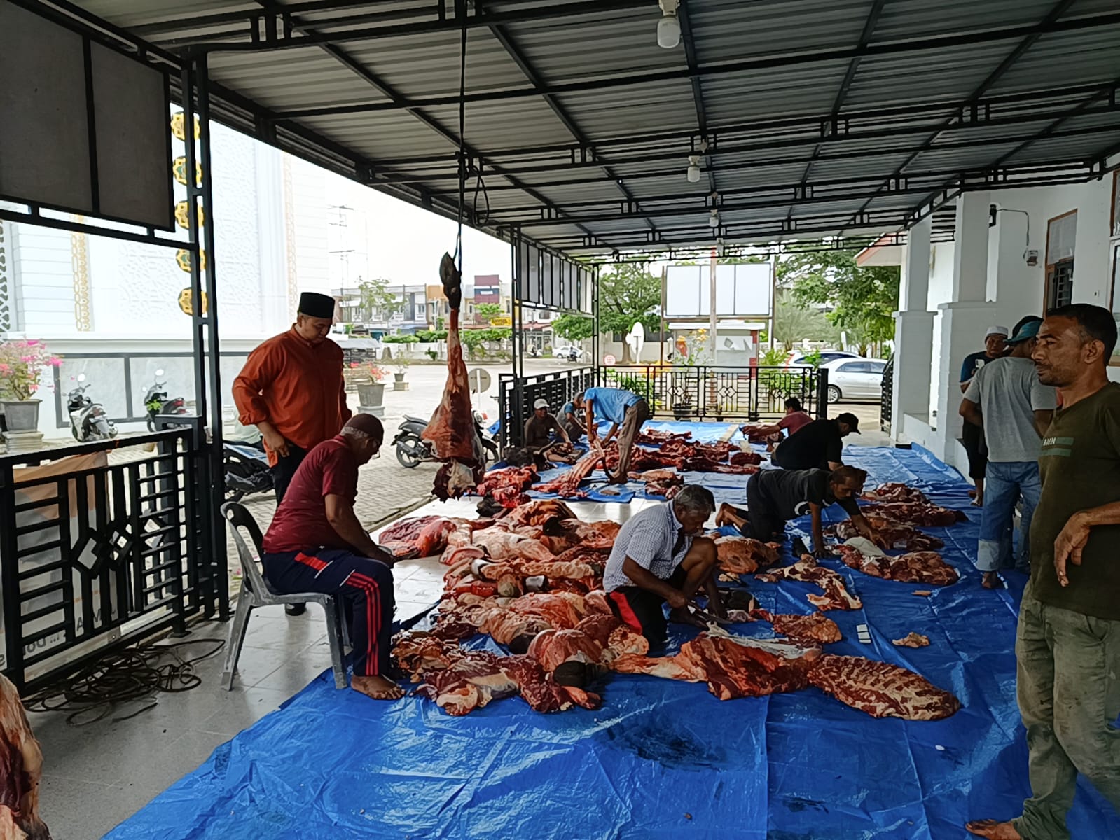 Warga Patungan Beli Sapi Agar Anak Yatim Ikut Meugang