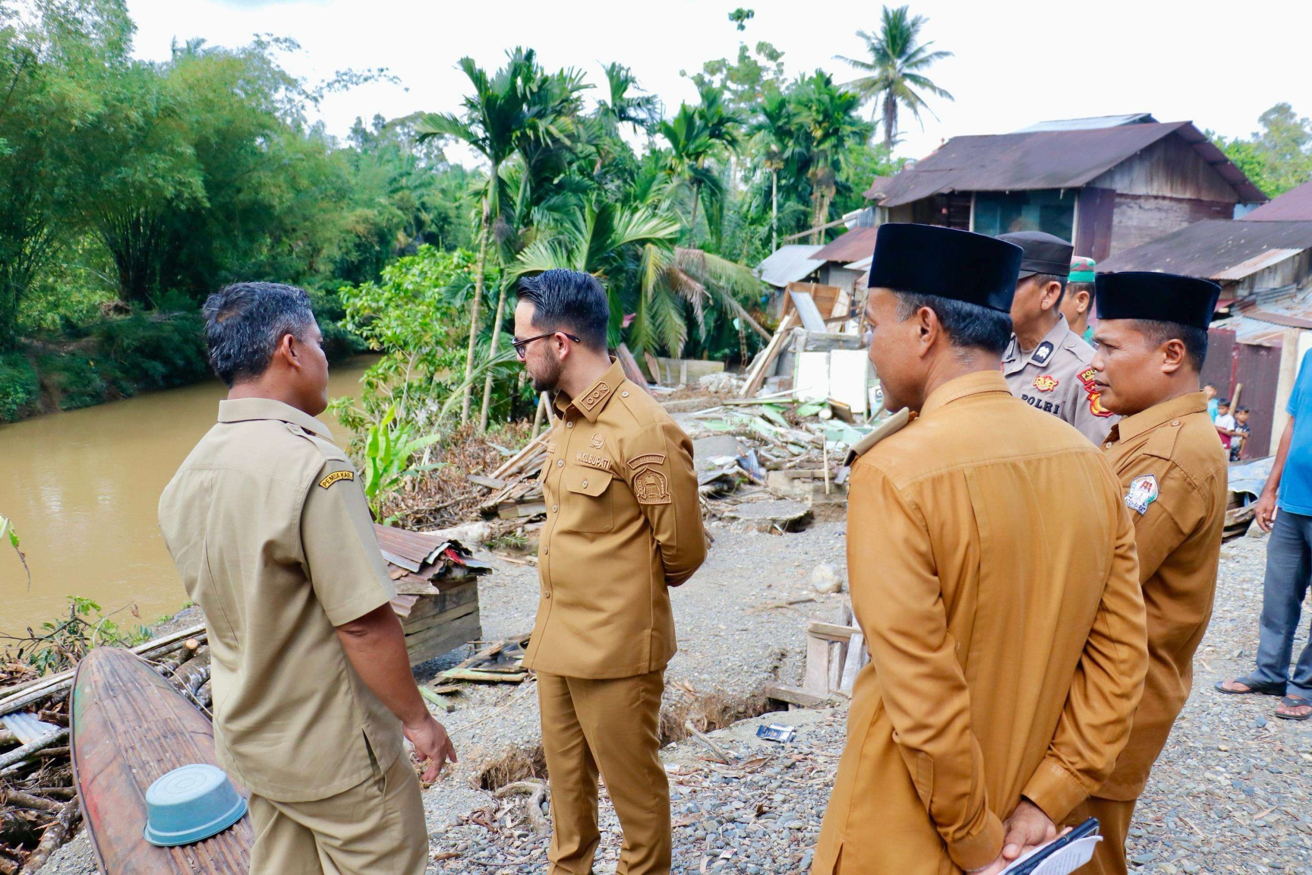 Wabup Aceh Barat Kunjungi Rumah Terdampak Longsor