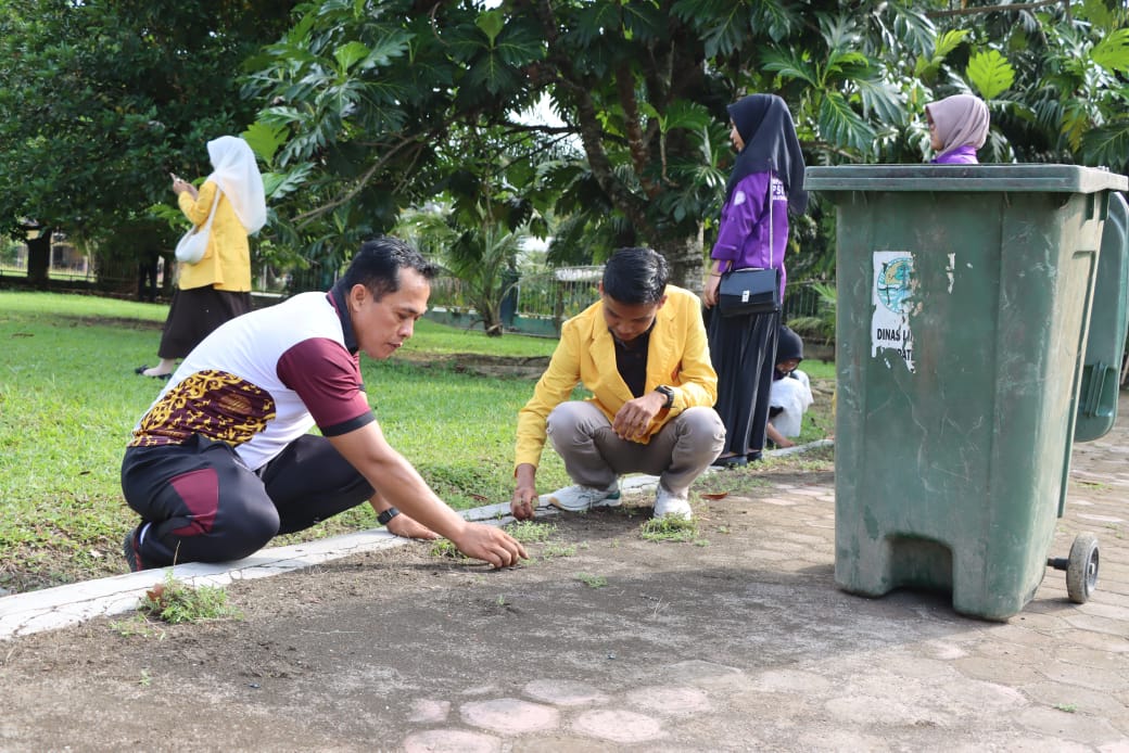 Bulan Suci Ramadan Polres Aceh Tamiang Baksos bersih 13 Mesjid.