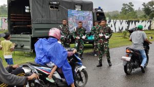 Yonif 117/KY Bagikan Takjil Gratis di Kota Jantho, Pererat Kebersamaan di Bulan Ramadhan