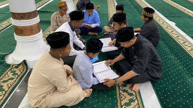 Mengenal Briptu Kevin Hidayatullah, Polisi di Aceh yang Aktif Mengajar Ngaji di Masjid Raya Baiturrahman