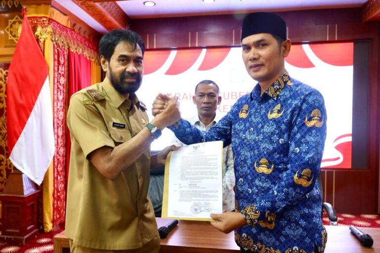 Mualem Tunjuk M Nasir sebagai Plt Sekda Aceh