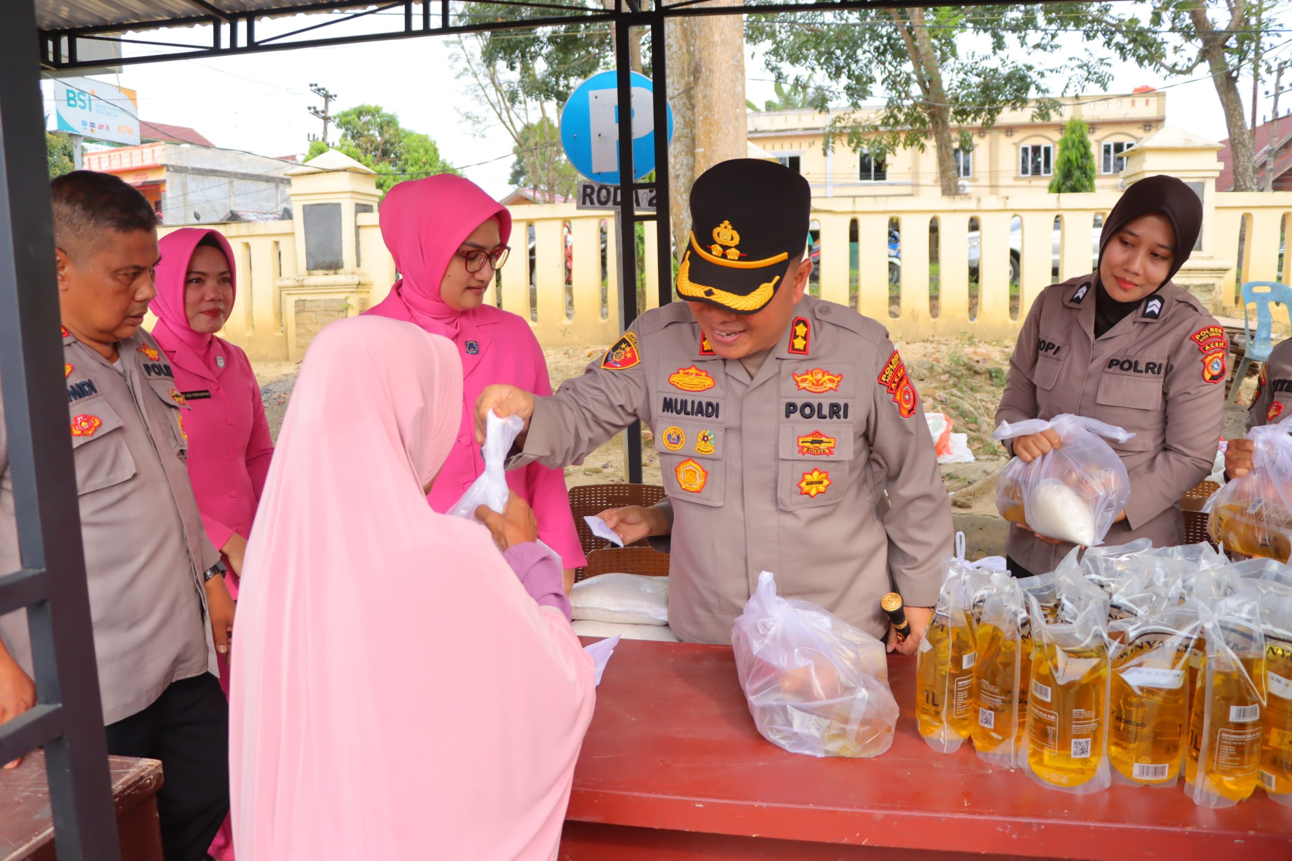 Polres Aceh Tamiang Gelar Pasar Murah: Harga Tebus Per Paket hanya Rp110 Ribu