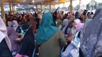 Warga Buka Puasa Dengan Bupati dan Wakil