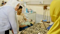 Marlina Muzakir Santuni Bocah Penderita Tumor di RSUDZA