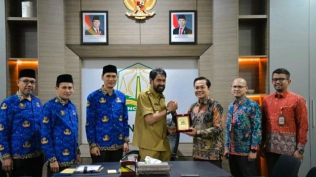 Gubernur Terima Kunjungan Silaturahmi Kepala OJK Aceh