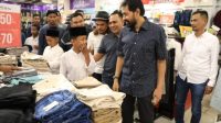 Mualem Boyong 120 Anak Yatim Belanja Baju Lebaran