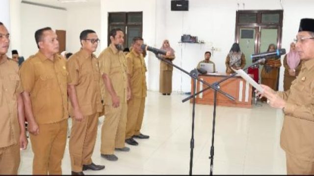 Bupati Pijay Sibral Malasyi Lantik 7 Pejabat Keuchik di Lingkungan Pemkab Pidie Jaya