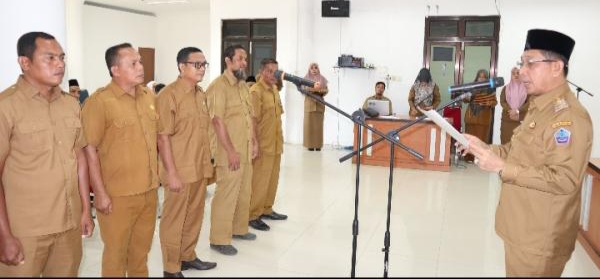 Bupati Pijay Sibral Malasyi Lantik 7 Pejabat Keuchik di Lingkungan Pemkab Pidie Jaya