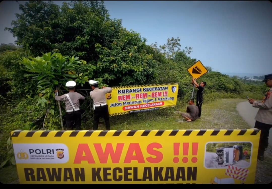 Rem Blong di Tikungan Curam, Mobil Wisatawan Terjun ke Jurang di Sabang