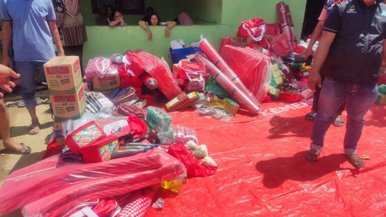 Pj. Walikota Langsa Serahkan Bantuan Masa Panik