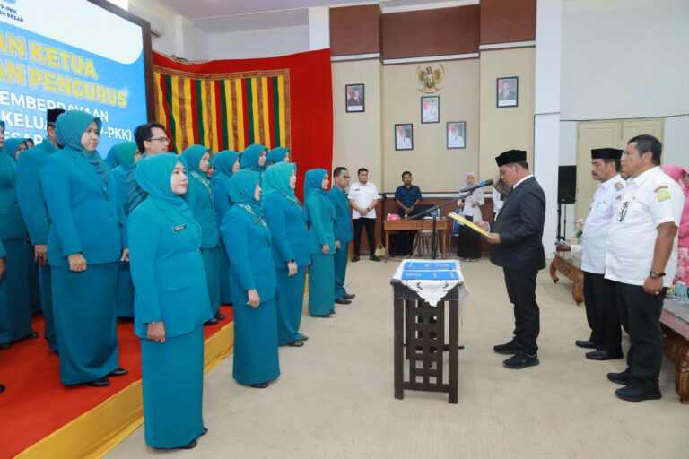 Syech Muharram Lantik Ketua dan Pengurus TP PKK
