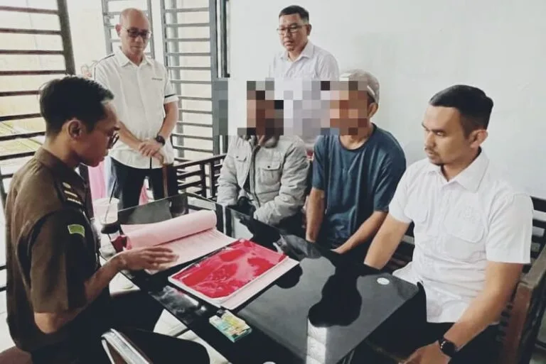 2 Tersangka Penyalahgunaan BBM Bersubsidi di Serahkan Ke JPU