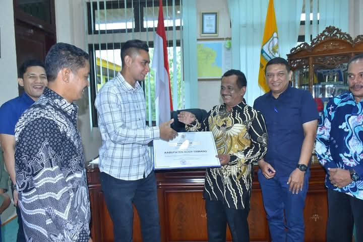 Pemkab Aceh Tamiang Terima Penghargaan HAM 