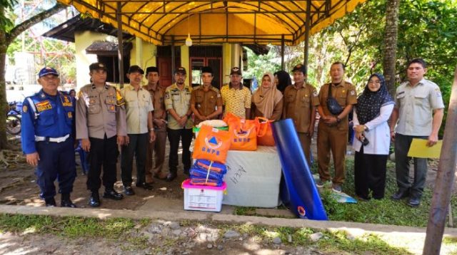 Korban Kebakaran di Alue Raya, Bupati Aceh Barat salurkan bantuan dan santunan