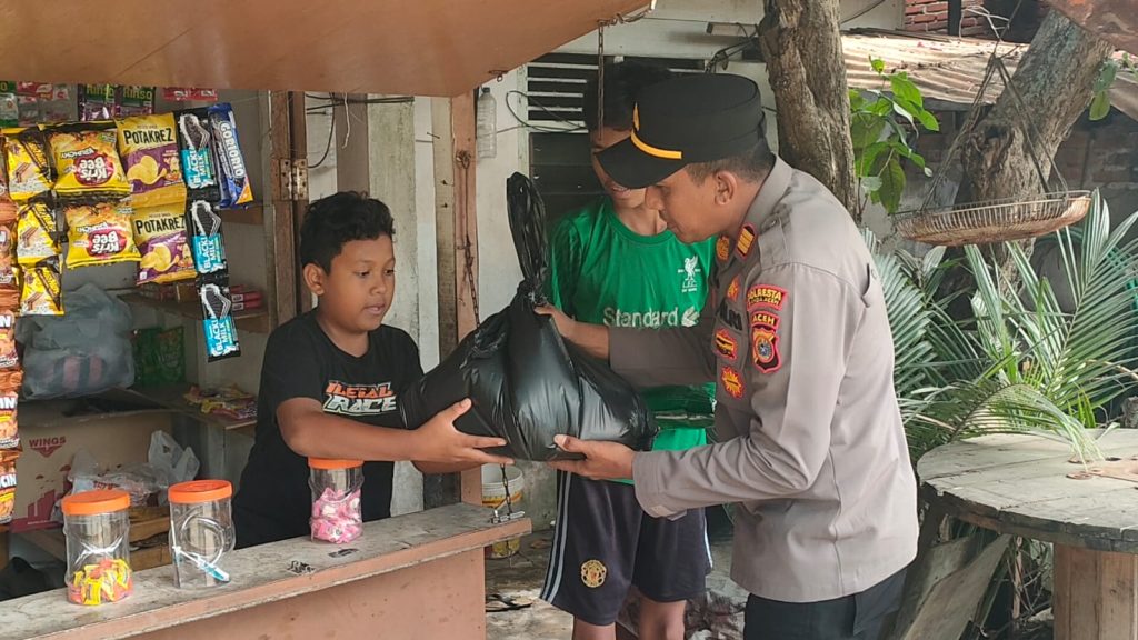 Program Berkah Seribee Kembali Disalurkan, Ini Harapan Kapolsek Banda Raya
