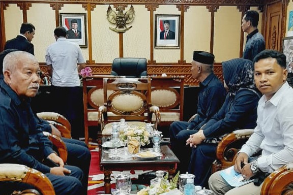Temui Wagub Aceh, Sejumlah Anggota DPRK Simeulue Sampaikan Dugaan Pelanggaran PT Raja Marga