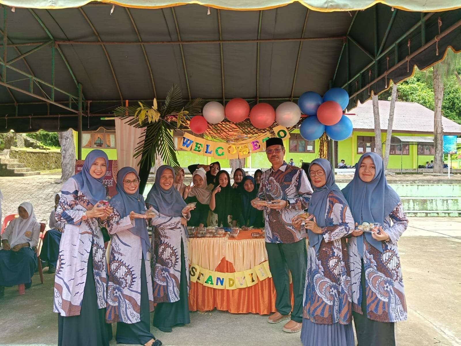 Siswa Sekolah Sabang Jajal Dunia Usaha Lewat Bazar
