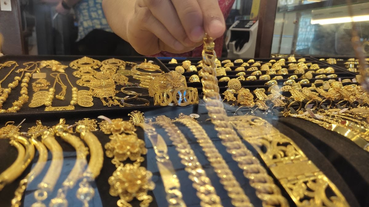 Harga Emas di Banda Aceh Terus Turun