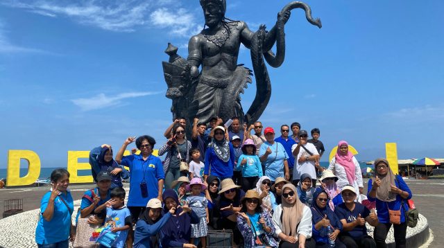 Piknik Ceria RT 03 di Pantai Dewa Ruci: Harmoni, Tawa, dan Kebersamaan yang Tak Terlupakan