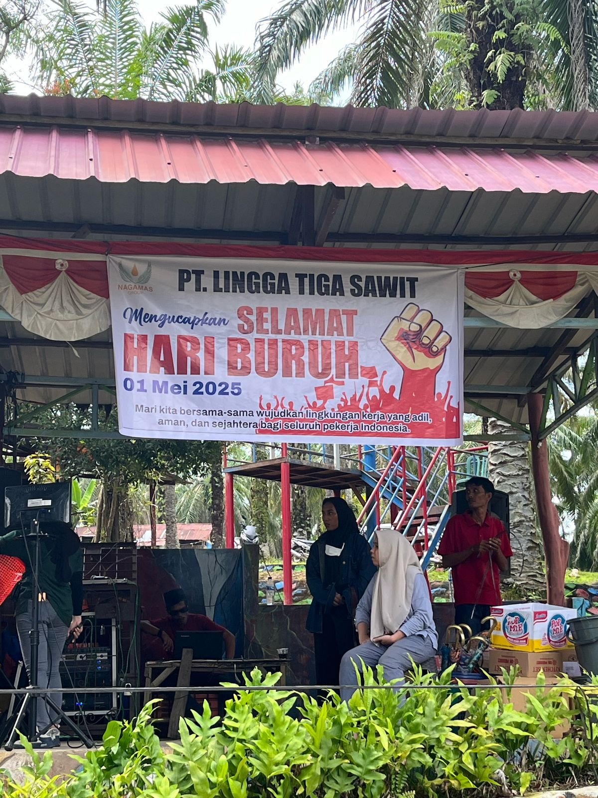 Management PT. LTS Rayakan Hari Buruh Dengan Momen Kebersamaan Antar Karyawan