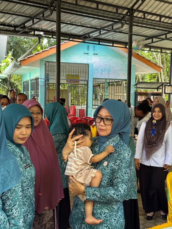 KETUA TP-PKK ACEH TAMIANG TEKANKAN PENTINGNYA PERAN POSYANDU DI TIAP KAMPUNG