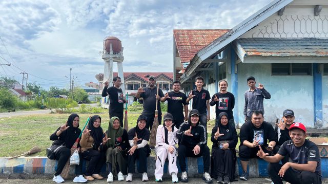 Aksi Hijau! Relawan Center Sayuti-Husaini dan DLHK Kompak Gotong Royong Bersama