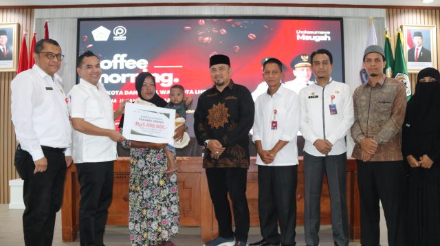 Wali Kota Lhokseumawe Serahkan Bantuan Dana Muzaki Baitul Mal untuk Pasien Kronis, Sayuti: yang lapang rizki ayo salurkan ZIS ke baitul mal