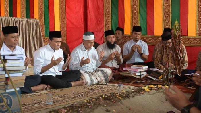Wakil Gubernur Aceh Fadhlullah Ziarah ke Makam Abati Bakongan Aceh Selatan