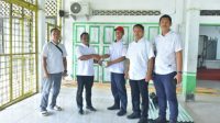 TERDAMPAK PUTING BELIUNG, WABUP ISMAIL SERAHKAN BANTUAN UNTUK SLB ACEH TAMIANG
