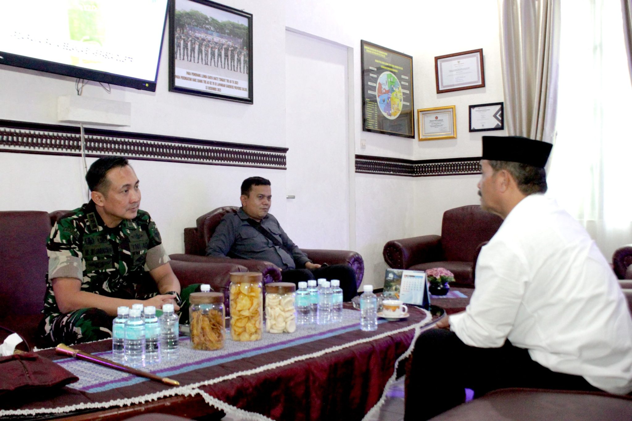 Tingkatkan Sinergi Pembangunan, Dandim Kota Banda Aceh dan Wabup Aceh Besar Bertemu di Makodim