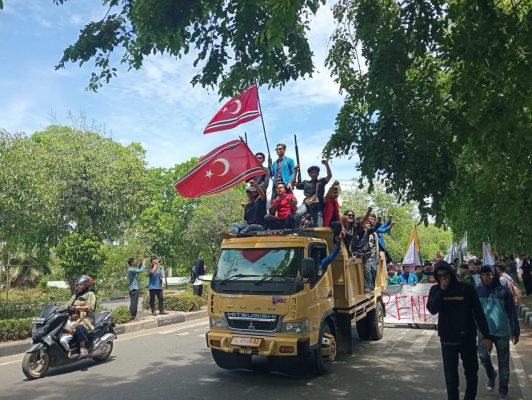 Bendera Bulan Bintang Berkibar di Kantor Gubernur Aceh
