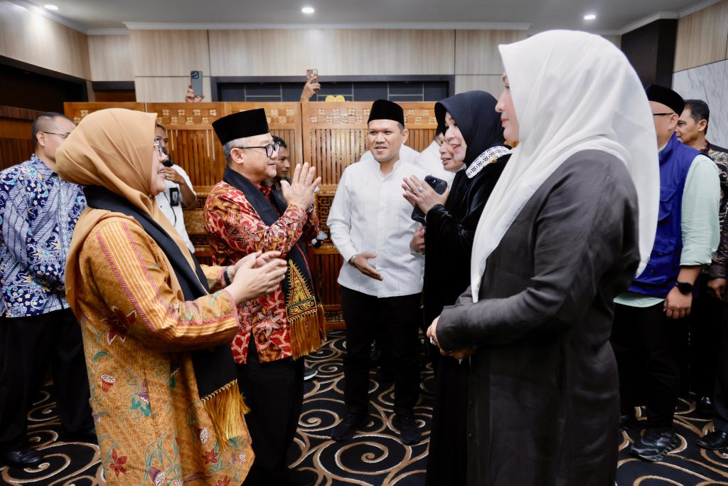 Wagub, Iliza dan Ketua TP PKK Aceh Sambut Kedatangan Menteri Pendidikan