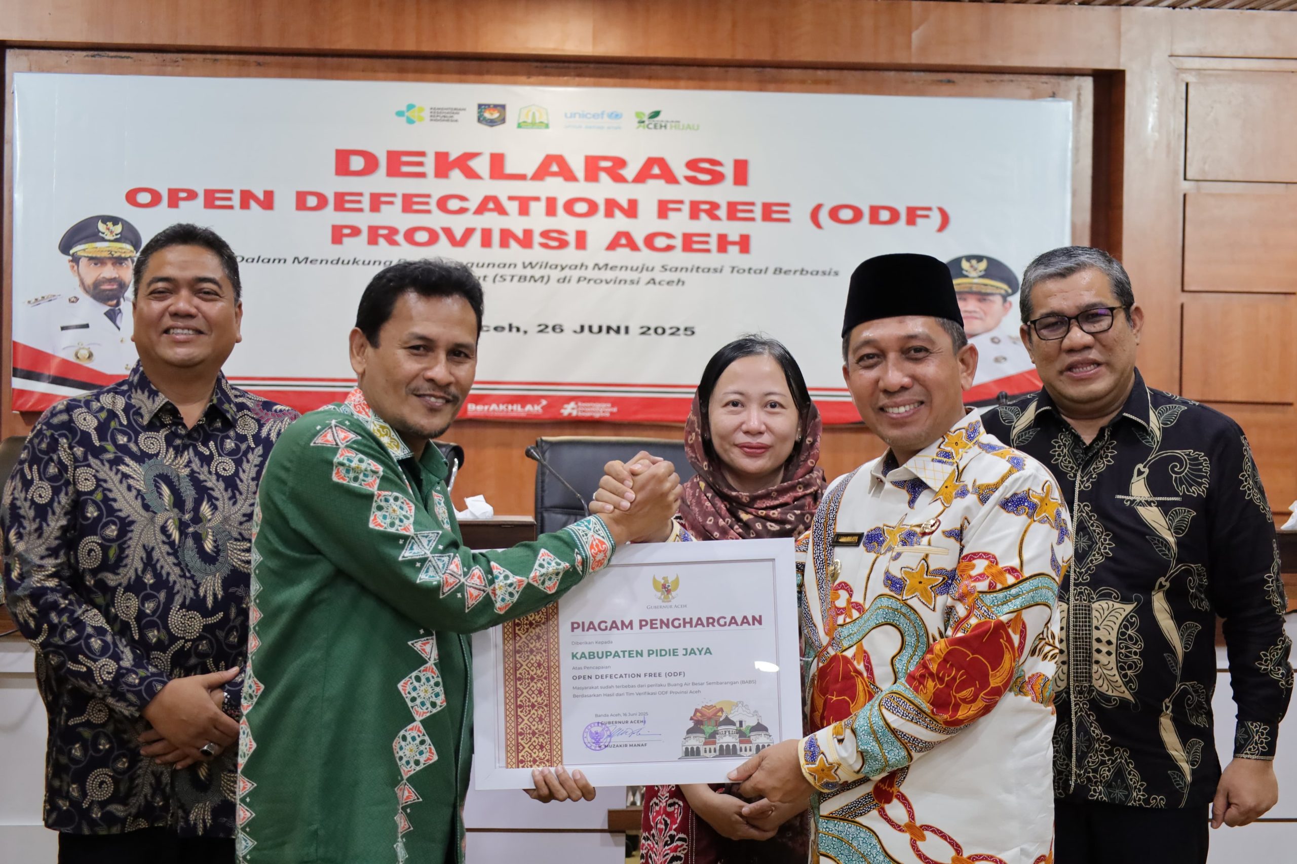 Pidie Jaya Terima Penghargaan Open Defecation Free