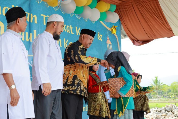 Wakili Bupati, Kadis Syariat Islam Aceh Besar Hadiri Tasyakkur dan Wisuda TPQ Baburridha Tahun 2025