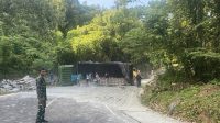 Rem Blong, Truk Tronton Bermuatan Semen Terguling di Gunung Tapaktuan Aceh Selatan