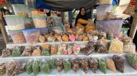 Pedagang Kue Lebaran di Aceh Utara Mengeluh Sepi Pembeli