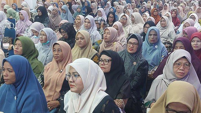 Ratusan Guru SMA di Aceh Ikut Seminar Nasional Digelar di Bireuen