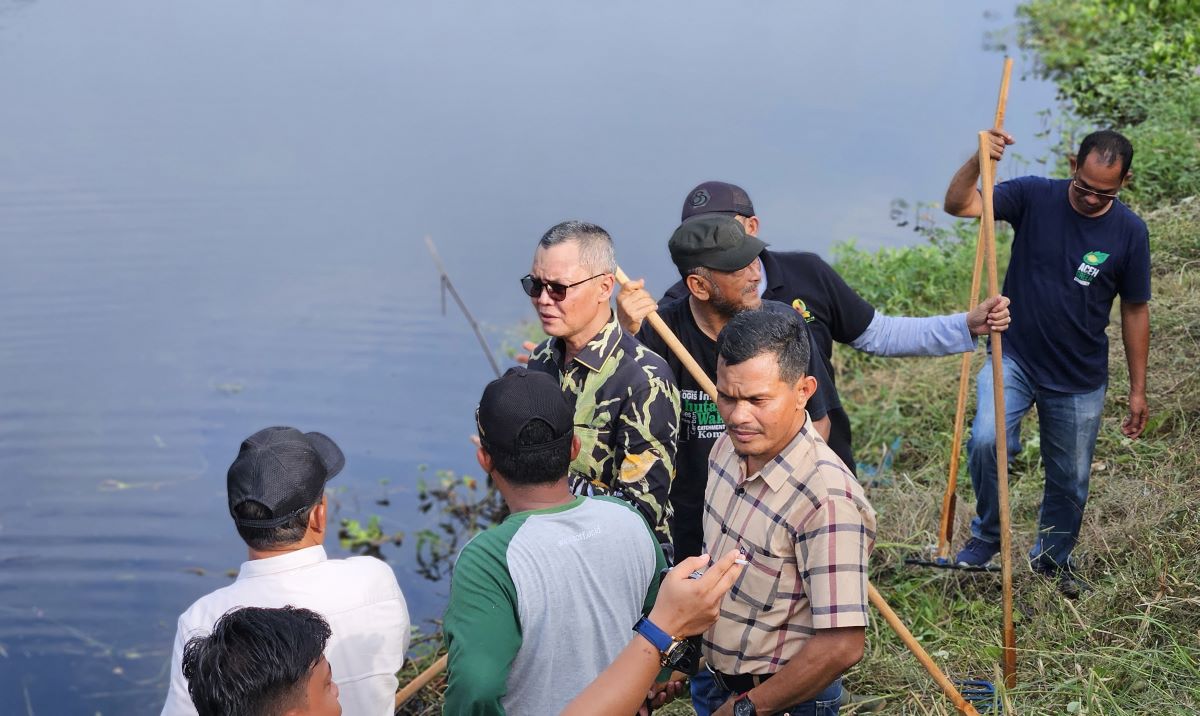 Bireuen Gleeh Bersih-bersih Lingkungan Waduk Paya Kareung