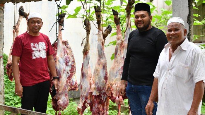 Dek Fan dan Ketua KPA Salurkan Daging Sapi Kurban Gubernur Aceh ke Inong Balee