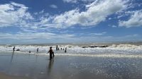 Pantai Lhok Puuk Diserbu Wisatawan saat Libur Idul Adha