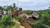 Dua rumah di Aceh Timur ambruk ke sungai