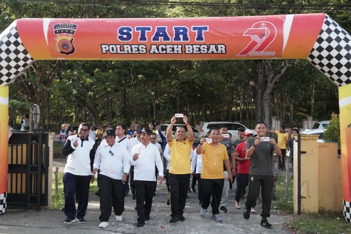 Sambut Hari Bhayangkara Ke-79, Wakil Bupati Aceh Besar Ikuti Olahraga Bersama Jajaran Polres Aceh Besar