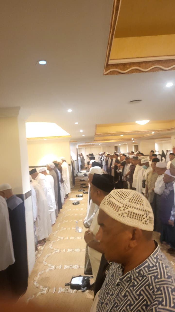Jemaah Haji Gelar Shalat Ghaib atas Meninggalnya Ulama Kharismatik di Aceh