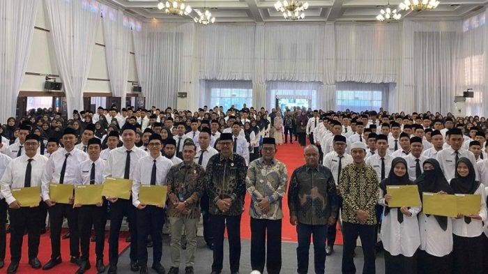 704 CPNS Kanwil Kemenag Aceh Terima SK