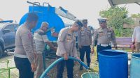 Momen Hari Bhayangkara, Polres Aceh Utara Salurkan Air Bersih Gratis untuk Warga Pesisir
