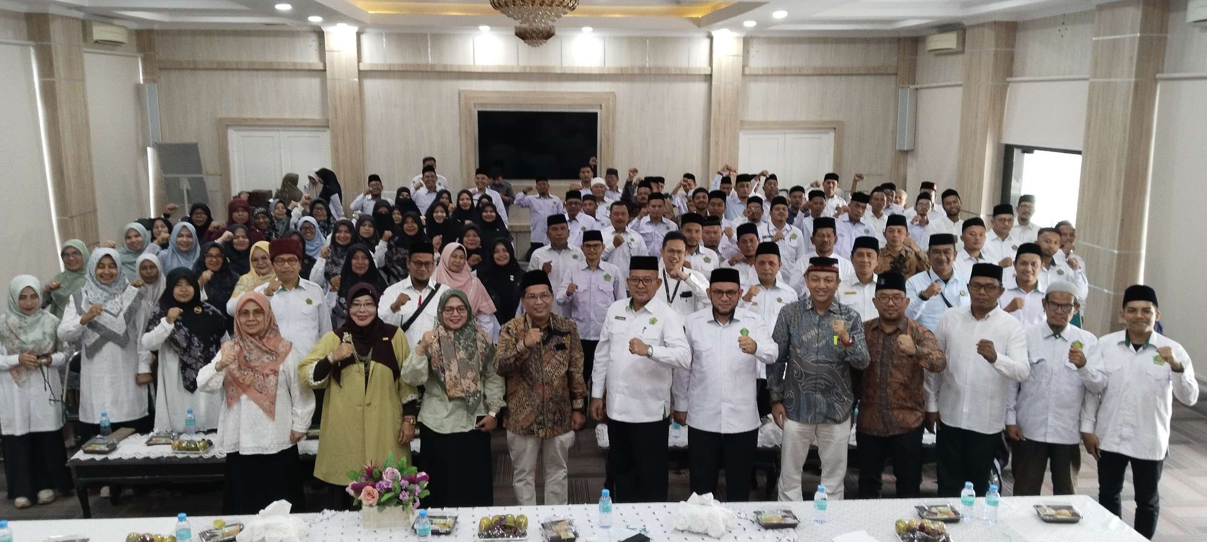 Kakanwil Bahani Peserta Pembinaan, Evaluasi Evaluasi, dan Serap Aspirasi PAI Se Aceh Bersama Dirjen Bimas Islam