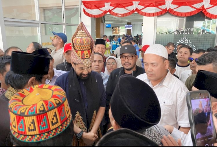 Berhasil Rebut Kembali 4 Pulau, Mualem Disambut Hangat saat Tiba di Aceh