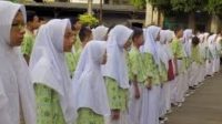 Jadi Beban Warga Miskin, Disdik Diminta Tiadakan Seragam Batik di Sekolah